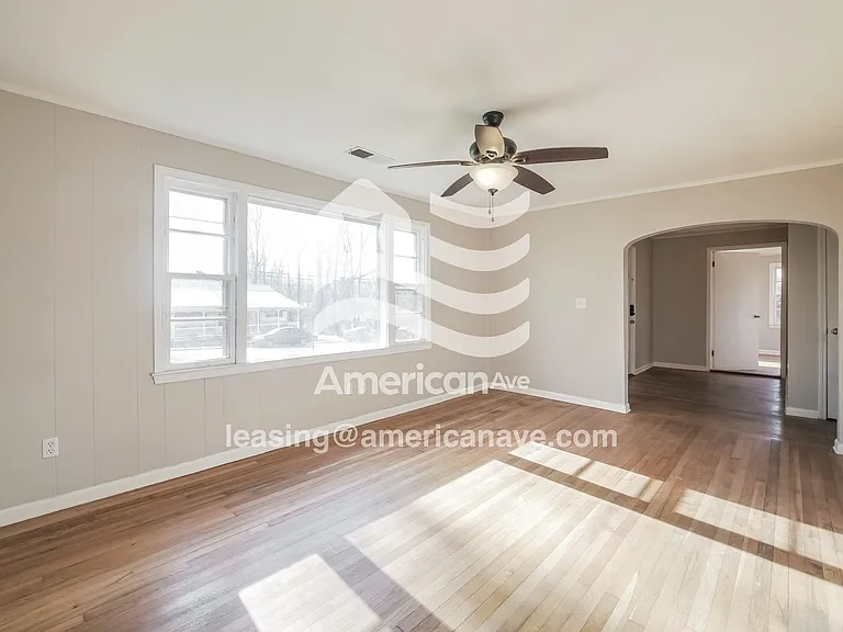 540678_002_living_room_13647510.jpg