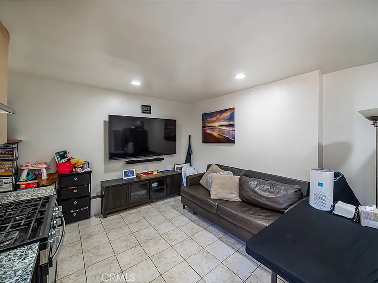 4844 Bluebell Ave — Photo 5