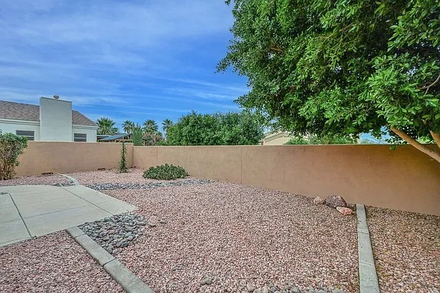 2210 E Branham Ln — Photo 43