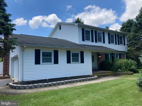 20 Carty Dr, Bordentown, NJ 08505