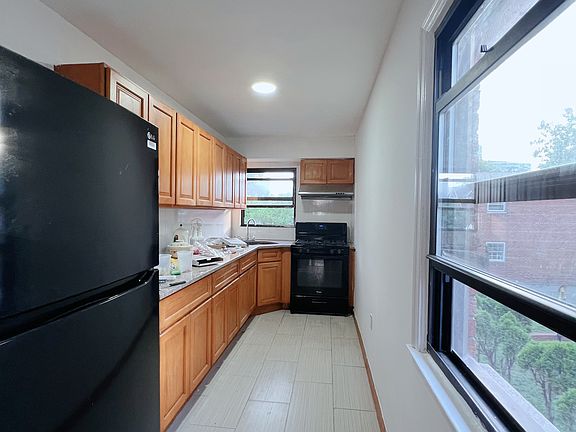 5th image of 4212 Parsons Blvd Floor 2