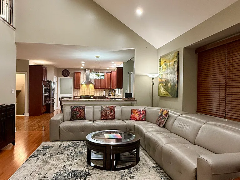69 Renfield Dr — Photo 8