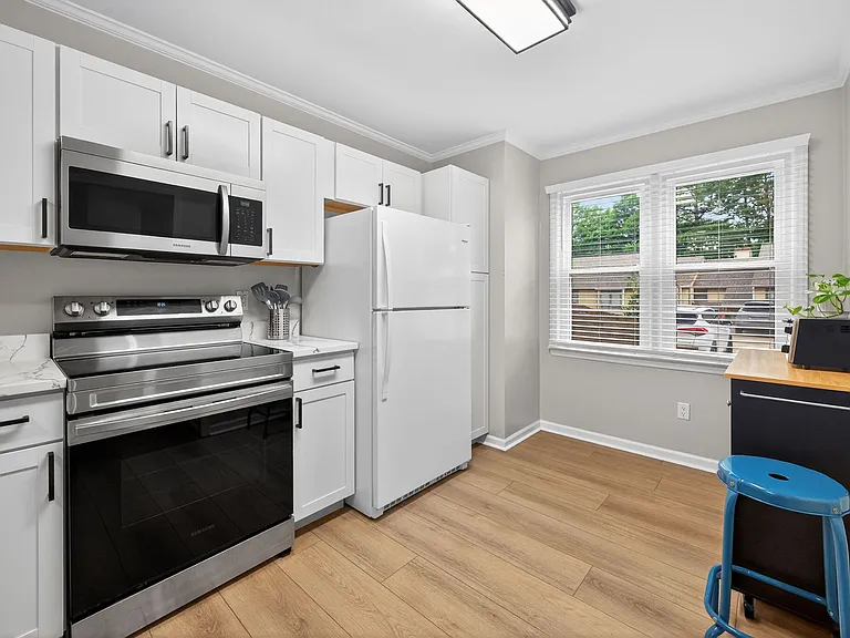 604 Broad Leaf Cir — Photo 15