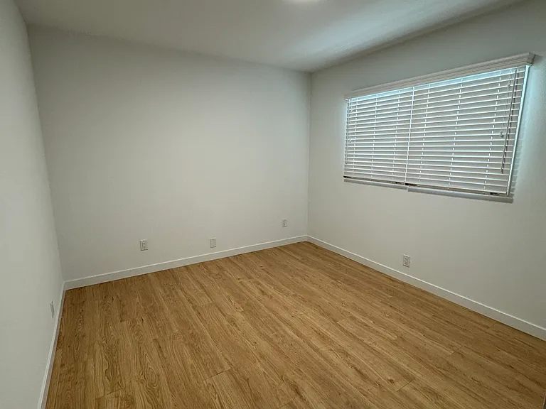 3301 E Wilton St #5 — Photo 3