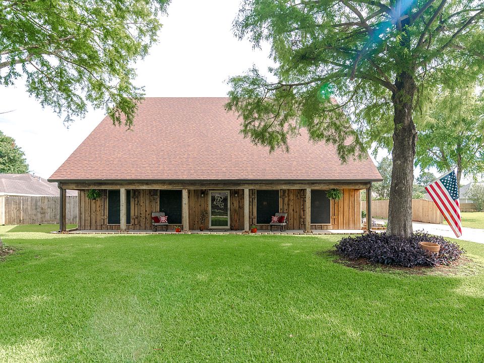 1st image of 422 Saint Pierre Blvd