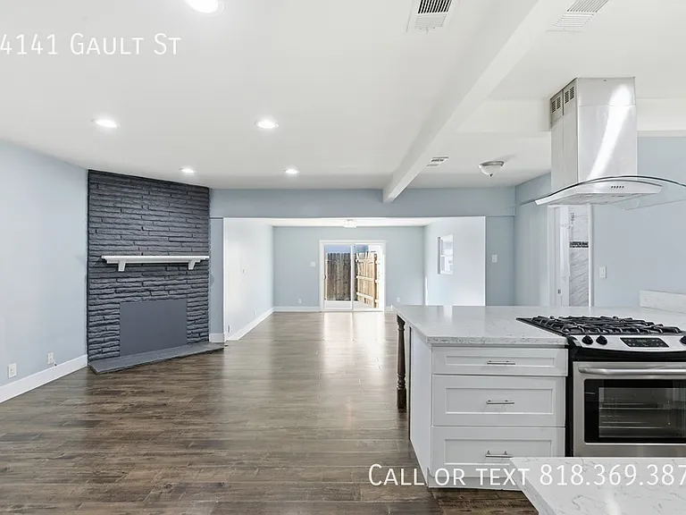14141 Gault St — Photo 2