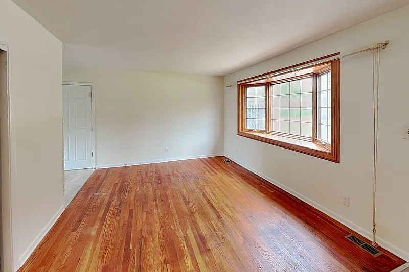 3 bed, 1.5 bath, 1344 sqft, $1,525 — Photo 3