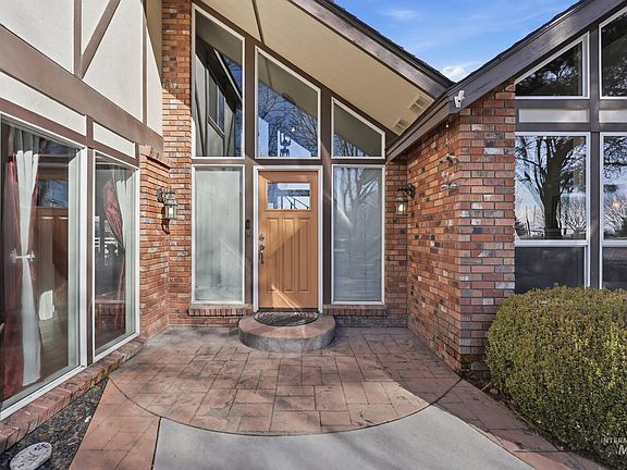 5th image of 5702 E Victory Rd