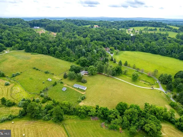 18490 Yellow Schoolhouse Rd, Round Hill, VA 20141