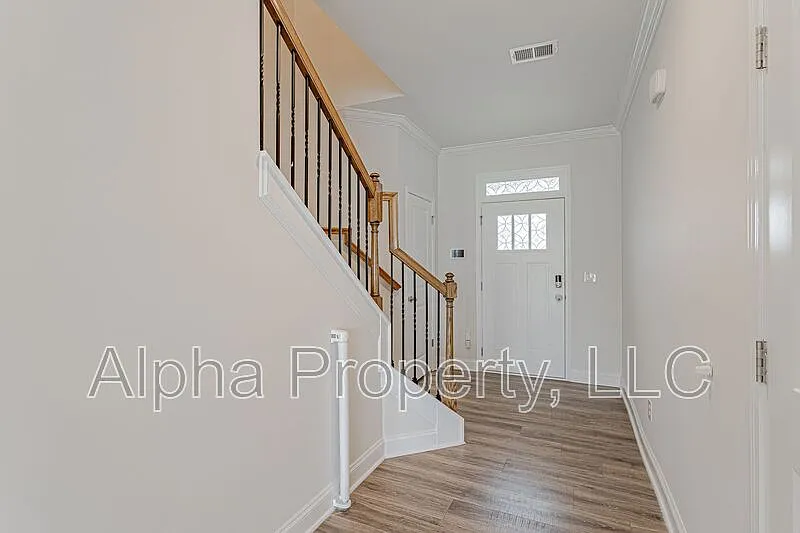 3 bed, 2.5 bath, 1670 sqft, $1,800 — Photo 3