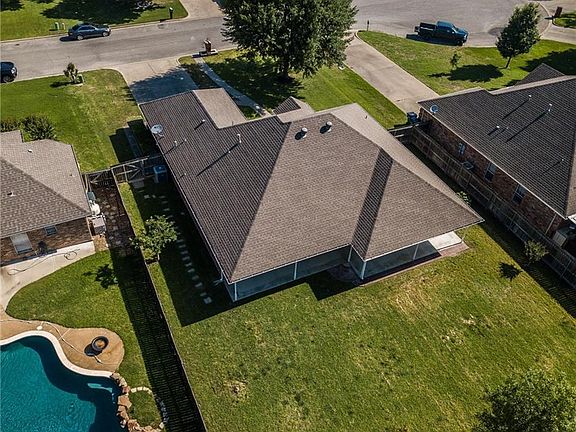 5th image of 707 Erica Cir
