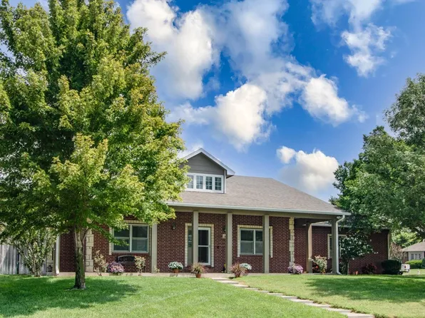 114 W Woodland Ct, Mulvane, KS 67110