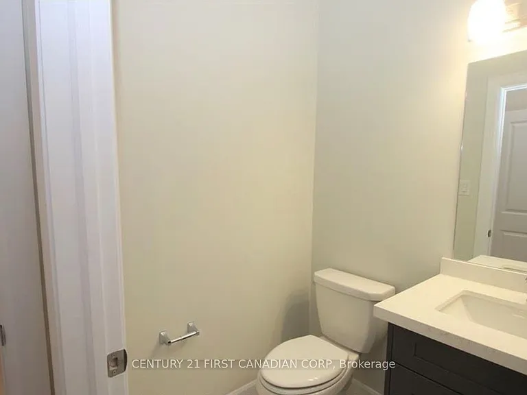 2269 Southport Cres #UPPER — Photo 4