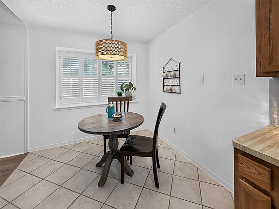5th image of 18530 Sweetmeadow Dr