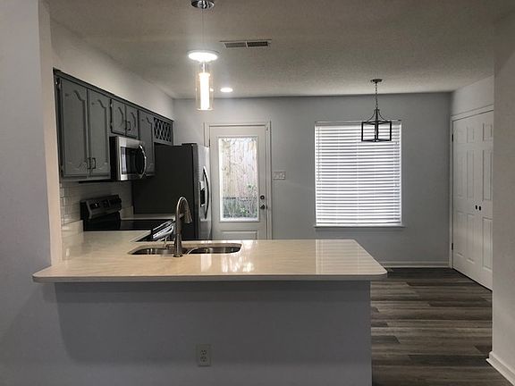 3rd image of 8423 Palm Springs Dr
