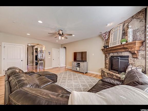 5th image of 14313 S Red Barn Cir