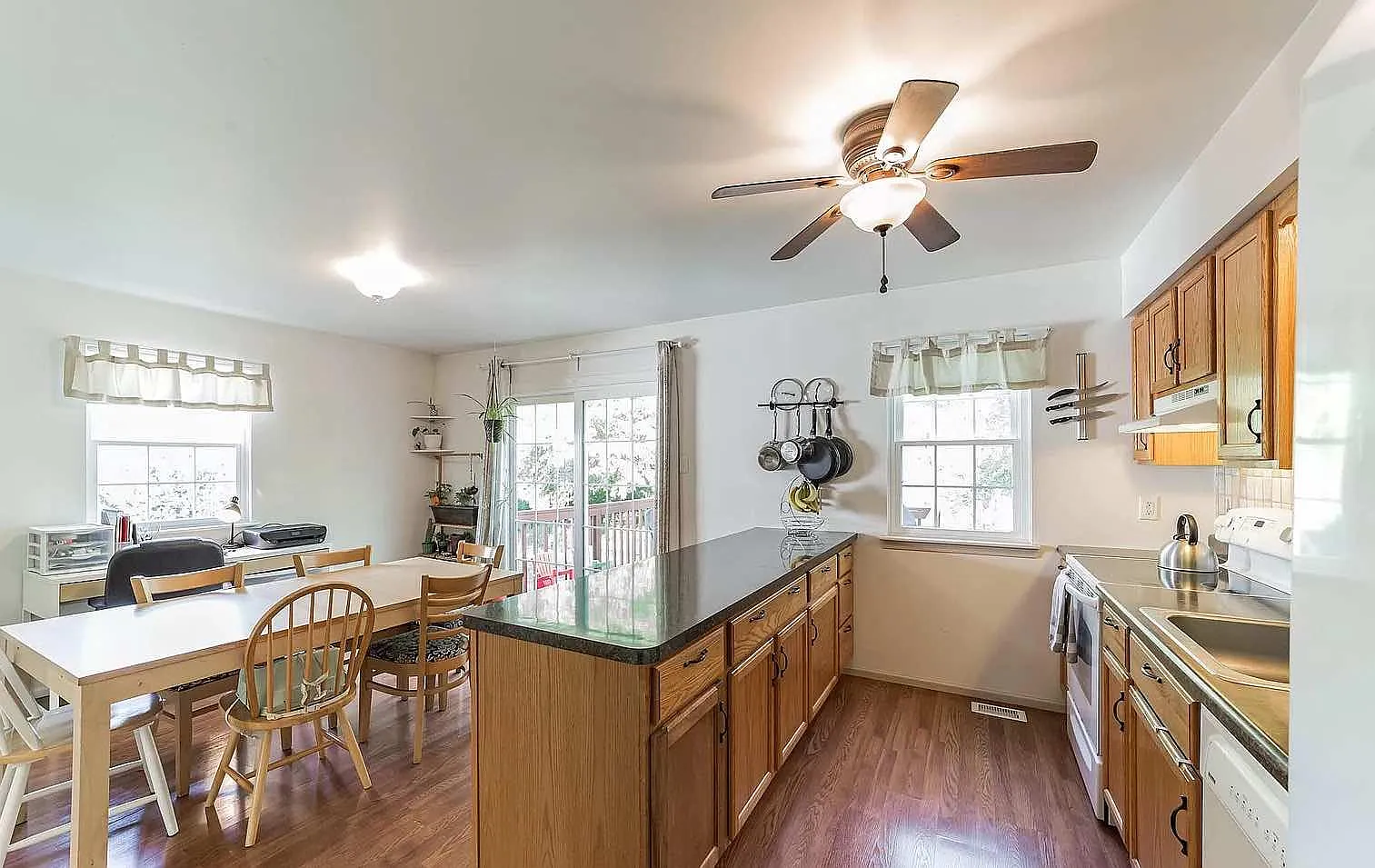 3 bed, 2.5 bath, 1600 sqft, $2,700 — Photo 4