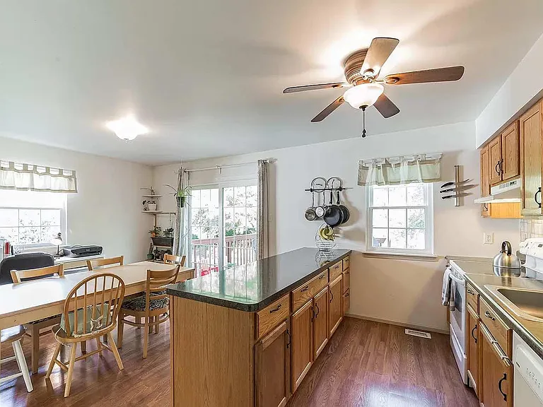 15 Coventry Ln — Photo 4