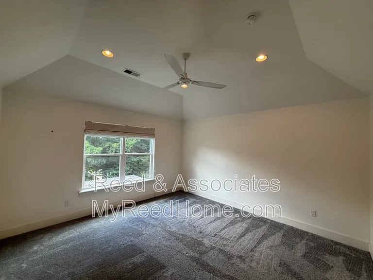 1080 Blythe St — Photo 14