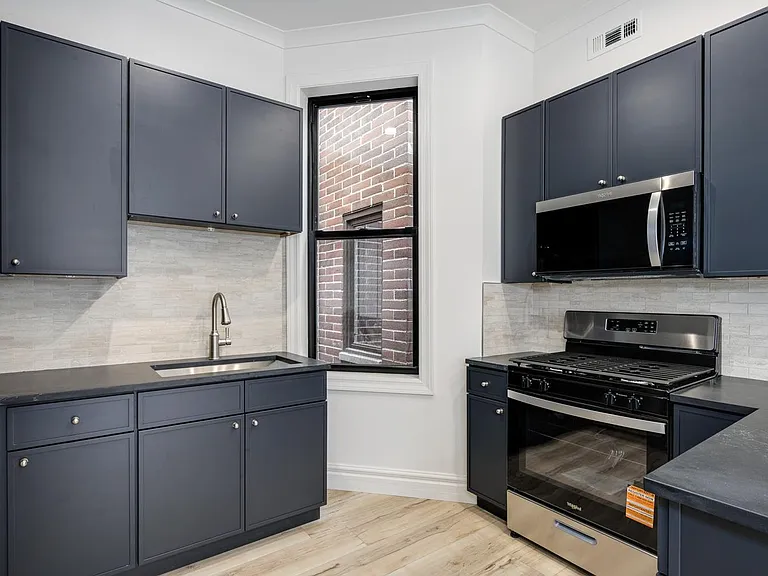 1710 W Belmont Ave #302 — Photo 5