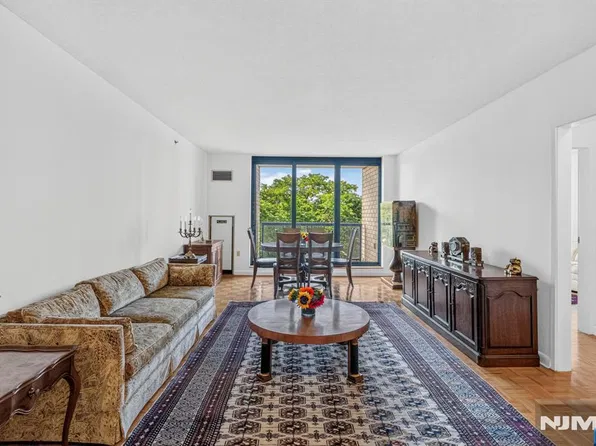 900 Palisade Avenue #3D, Fort Lee, NJ 07024