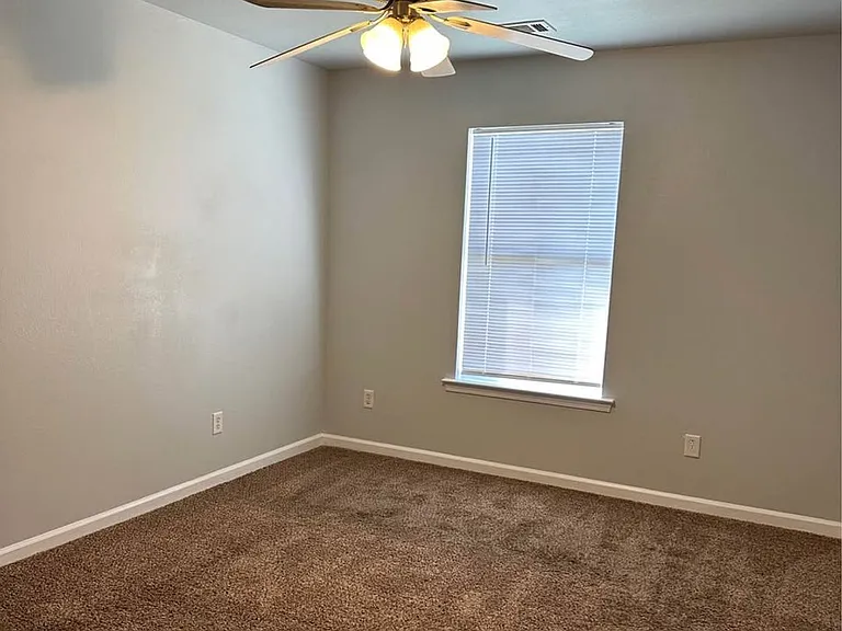 3205 Ludwig St — Photo 8