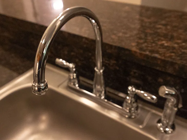 Willow Creek Apartments — Photo 9