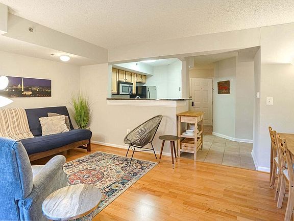 5th image of 1001 N Vermont St APT 312