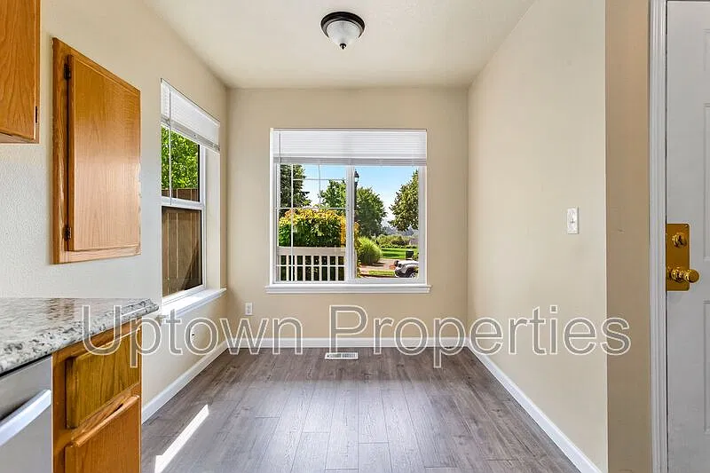 3 bed, 2.5 bath, 1125 sqft, $2,395 — Photo 2