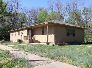 521 SE 18th St, Topeka, KS 66607