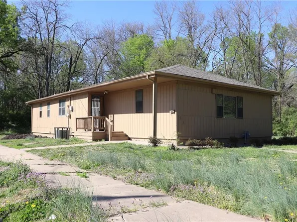 521 SE 18th St, Topeka, KS 66607