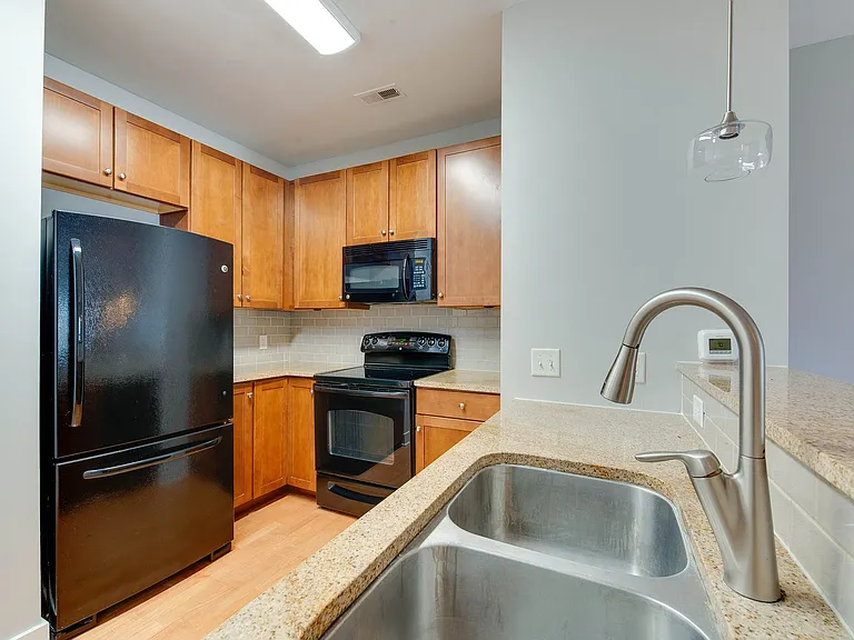 630 Calvert St #407 — Photo 10