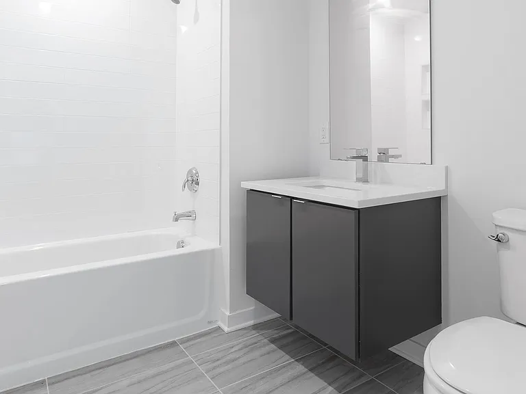 Graduate Pointe — Photo 23