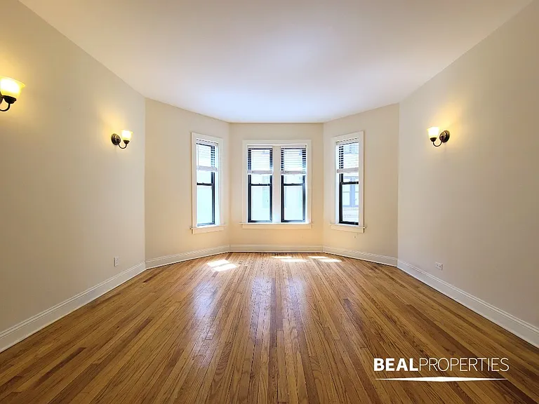 4038.5 N Ashland Ave #W2 — Photo 1