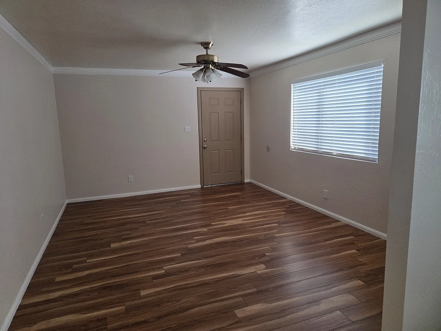 3 bed, 1100 sqft, $1,400 — Photo 2