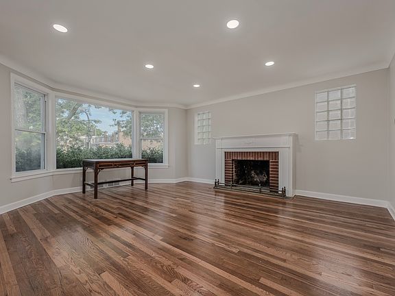 5th image of 5410 N California Ave