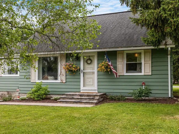 102 Bramley Dr, Camillus, NY 13031