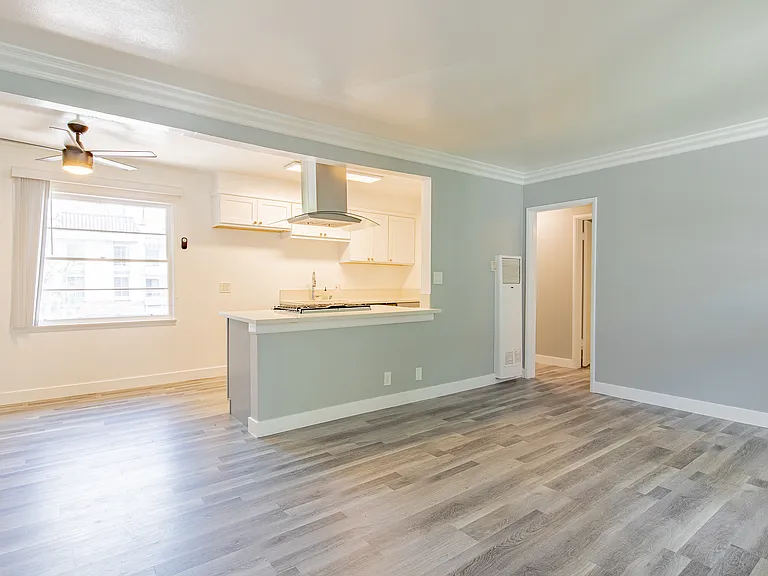 4427 Woodman Ave #1X1 — Photo 2