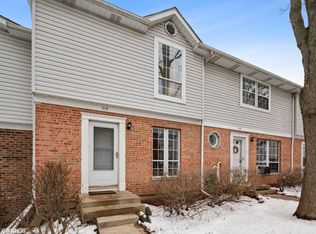 310 Driftwood Ln, Aurora, IL 60504