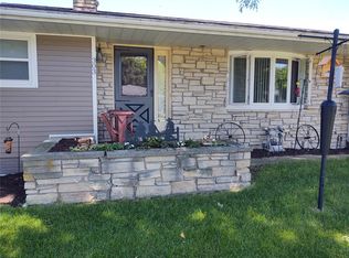 303 Cedar St SE, Blairstown, IA 52209