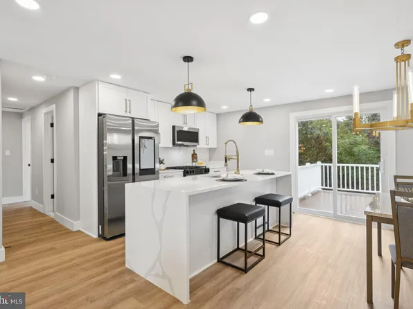 3221 Napper Rd, Alexandria, VA 22306