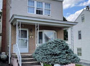 20 Thompson St, Saint Clair, PA 17970