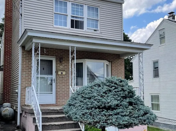 20 Thompson St, Saint Clair, PA 17970