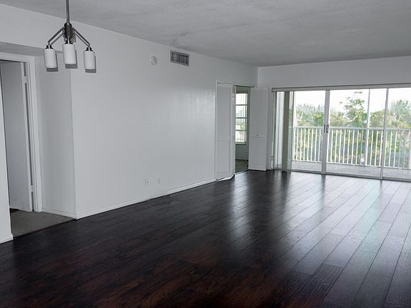 3rd image of 3000 N Palm Aire Dr Unit 2