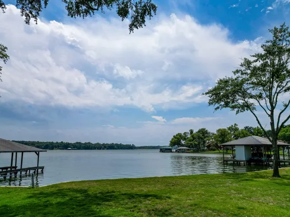 1075 Callender Lake Dr, Murchison, TX 75778