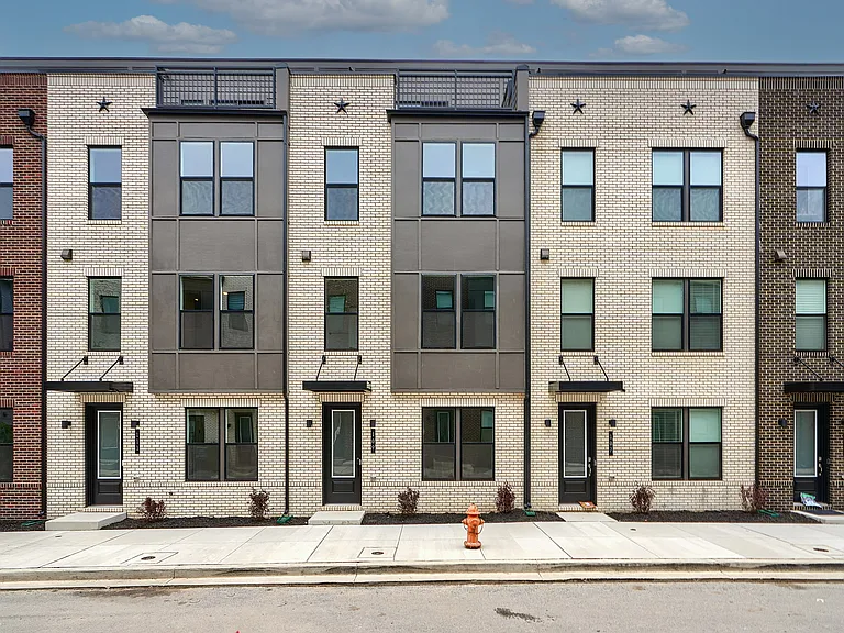 109 Glass Ln — Photo 1