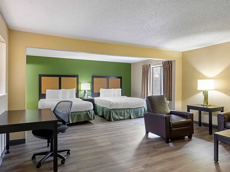 Deluxe Studio - 2 Queen Beds