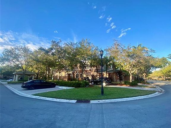 5th image of 2816 Kinsington Cir #Townhouse 28-1