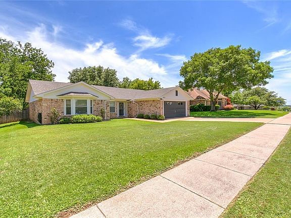 3rd image of 10173 Stoneleigh Dr