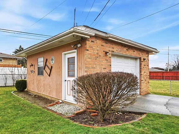 3rd image of 1116 Elaine Rd